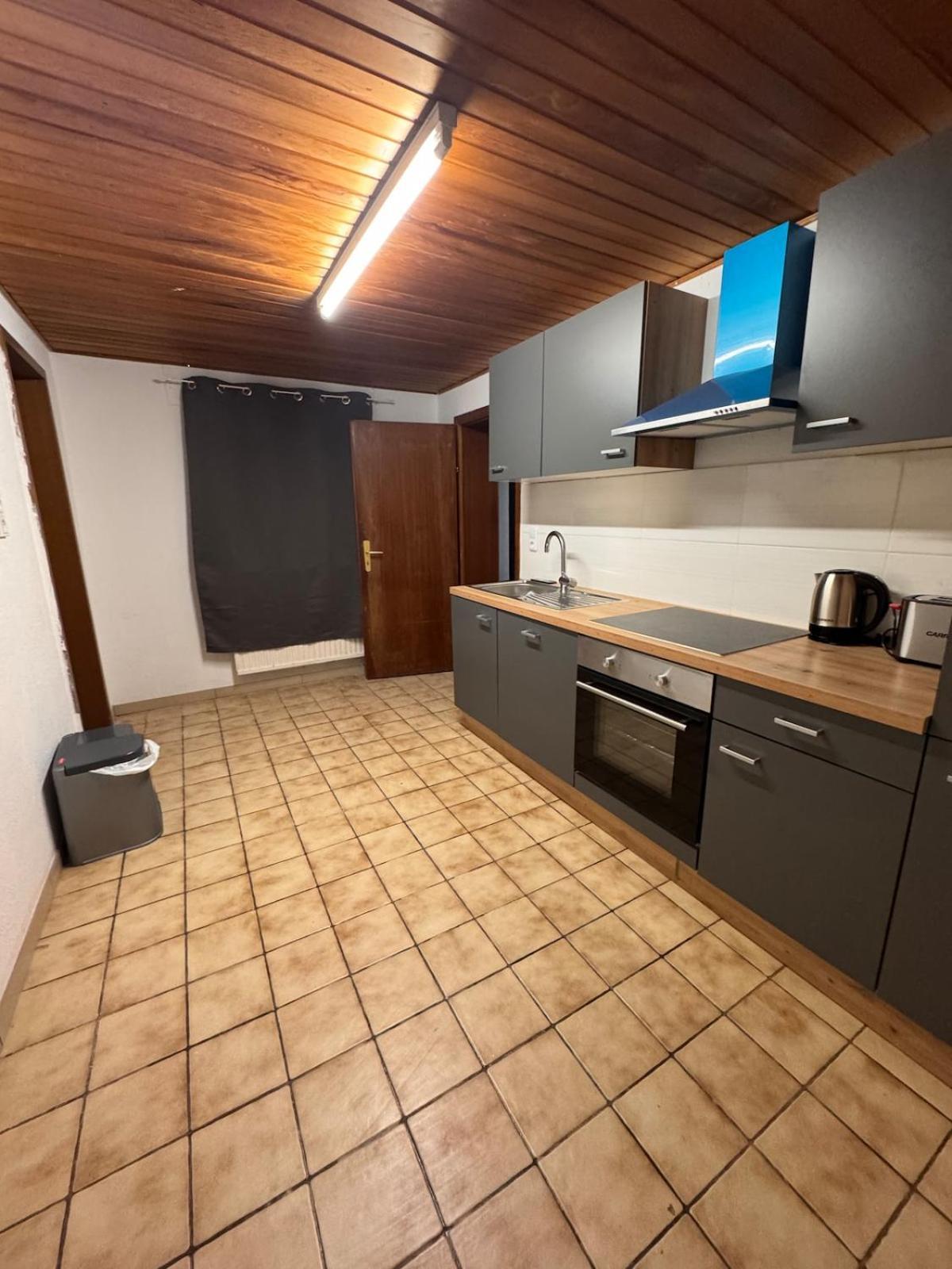 In Porz Am Rhein Mit Kompletter Kueche Apartment *